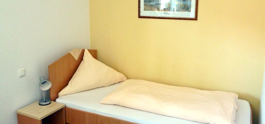 huberhof-eitting_zimmer-bett